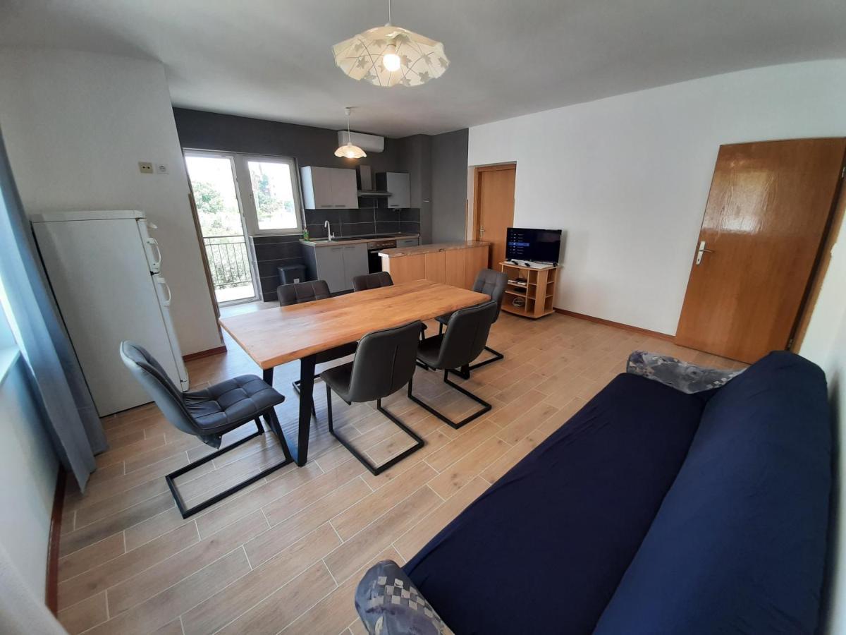 Apartments Tina أوميس المظهر الخارجي الصورة
