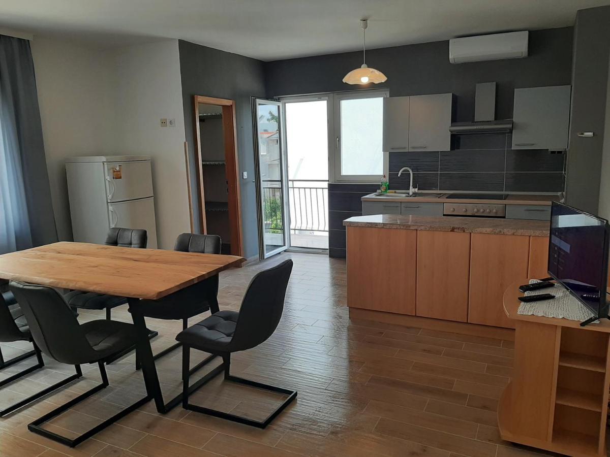 Apartments Tina أوميس المظهر الخارجي الصورة